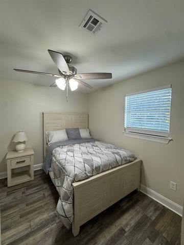 165 Grape Ln, Grand Isle, LA 70358