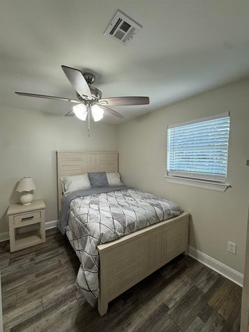 165 Grape Ln, Grand Isle, LA 70358