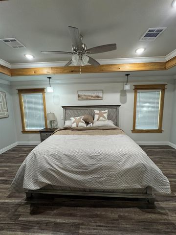 165 Grape Ln, Grand Isle, LA 70358