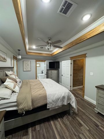 165 Grape Ln, Grand Isle, LA 70358