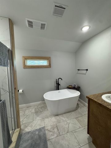 165 Grape Ln, Grand Isle, LA 70358