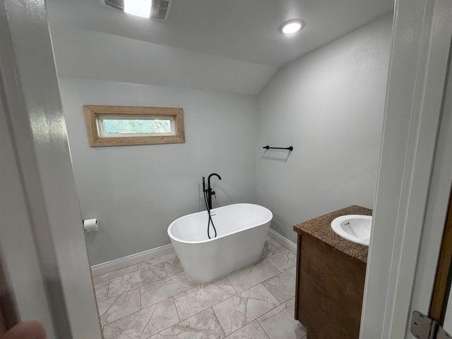 165 Grape Ln, Grand Isle, LA 70358