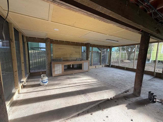 165 Grape Ln, Grand Isle, LA 70358