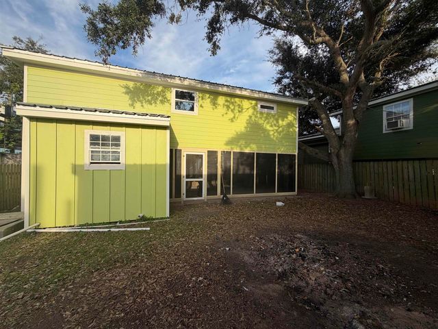 165 Grape Ln, Grand Isle, LA 70358