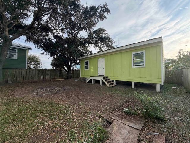 165 Grape Ln, Grand Isle, LA 70358