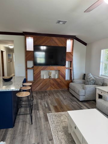 165 Grape Ln, Grand Isle, LA 70358