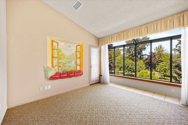 115 Rogue River Hwy Highway 309, Grants Pass, OR 97527