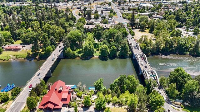 115 Rogue River Hwy Highway 309, Grants Pass, OR 97527