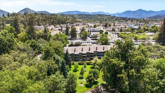 115 Rogue River Hwy Highway 309, Grants Pass, OR 97527