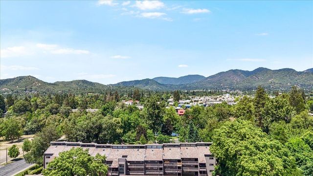 115 Rogue River Hwy Highway 309, Grants Pass, OR 97527