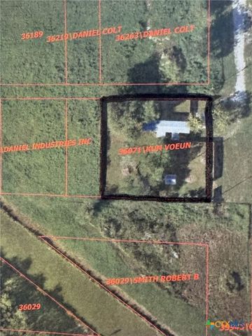 104 S Peach Street, Seadrift, TX 77983