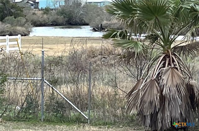 104 S Peach Street, Seadrift, TX 77983