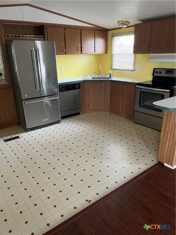 104 S Peach Street, Seadrift, TX 77983