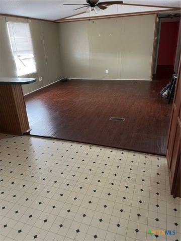 104 S Peach Street, Seadrift, TX 77983