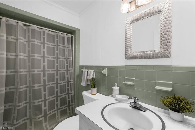 1810 Independence Road, Greensboro, NC 27408