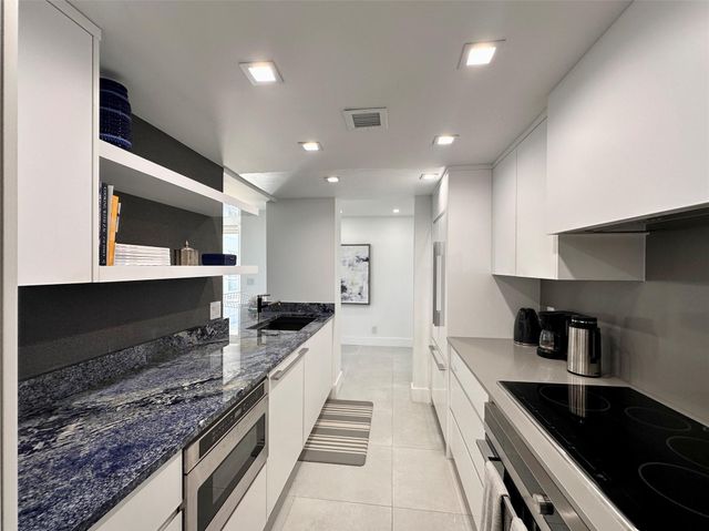 209 N Fort Lauderdale Beach Boulevard 11C, Fort Lauderdale, FL 33304