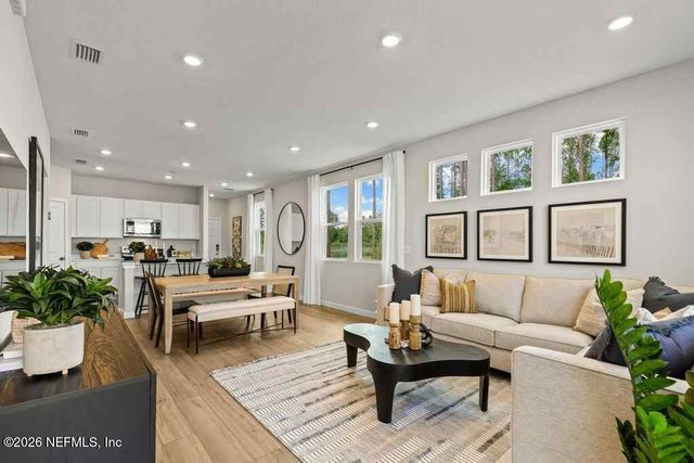 158 BRAZIL NUT Circle, Jacksonville, FL 32218