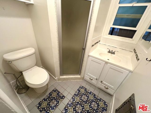 2185 BROADVIEW Terrace Lower, Los Angeles, CA 90068