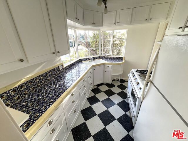 2185 BROADVIEW Terrace Lower, Los Angeles, CA 90068