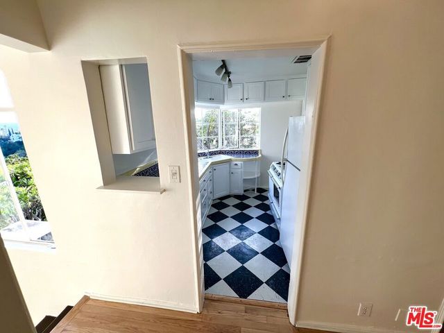 2185 BROADVIEW Terrace Lower, Los Angeles, CA 90068