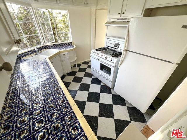 2185 BROADVIEW Terrace Lower, Los Angeles, CA 90068