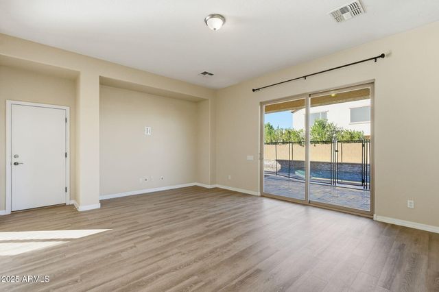 8356 W DESERT SPOON Drive, Peoria, AZ 85383