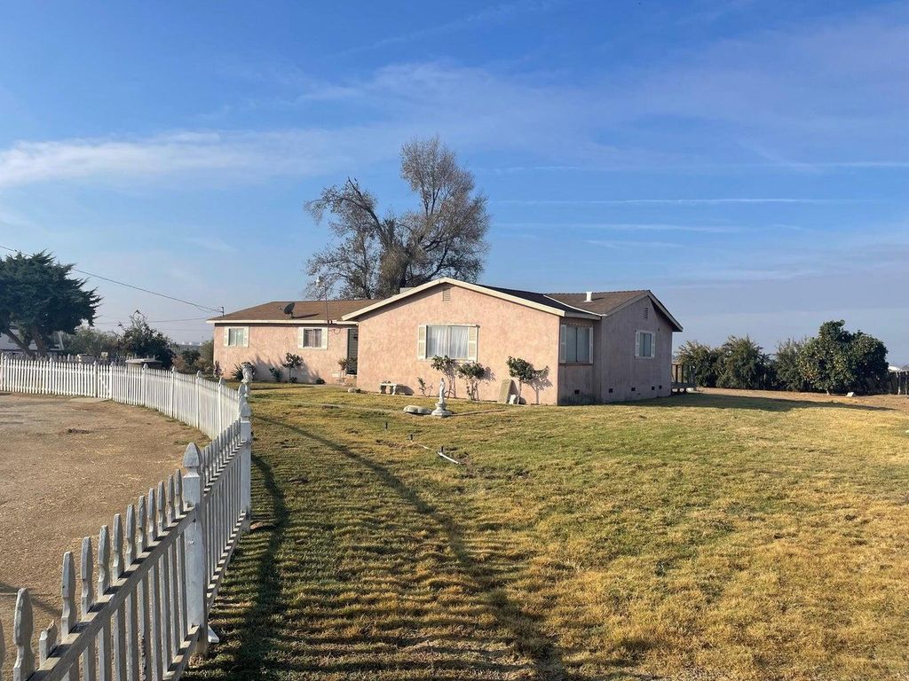 Image 1 of property listing at 12840 10th Avenue, Hanford, CA 93230