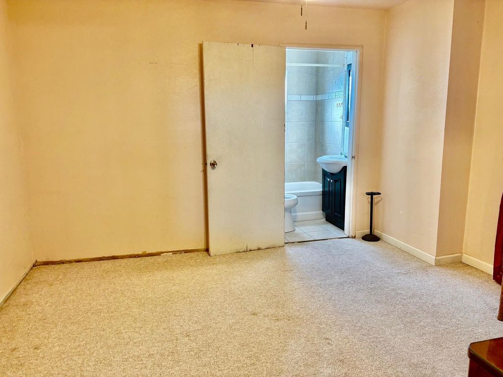 Image 6 of property listing at 12840 10th Avenue, Hanford, CA 93230