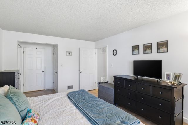 808 Breckenridge Dr, Branchburg Twp., NJ 08876