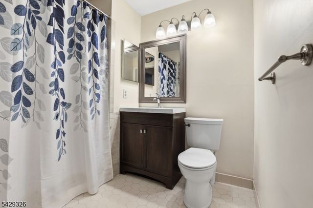 808 Breckenridge Dr, Branchburg Twp., NJ 08876