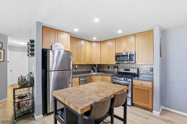 808 Breckenridge Dr, Branchburg Twp., NJ 08876