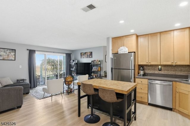 808 Breckenridge Dr, Branchburg Twp., NJ 08876