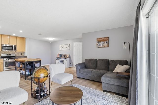 808 Breckenridge Dr, Branchburg Twp., NJ 08876