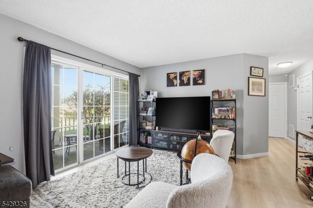 808 Breckenridge Dr, Branchburg Twp., NJ 08876
