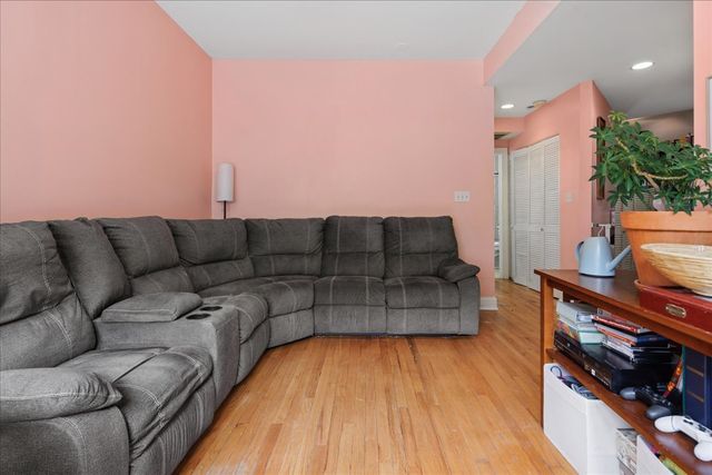 4916 N Kedzie Avenue 2W, Chicago, IL 60625