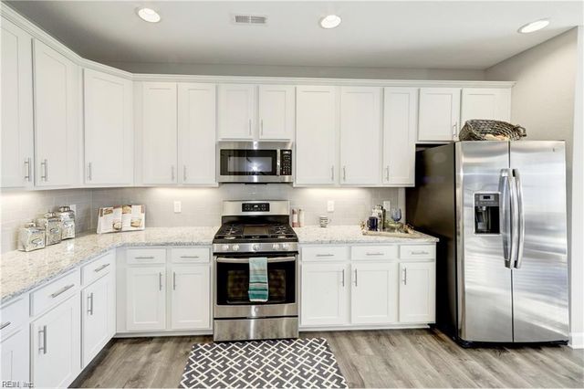 166 Long Cove Dr, Suffolk, VA 23435