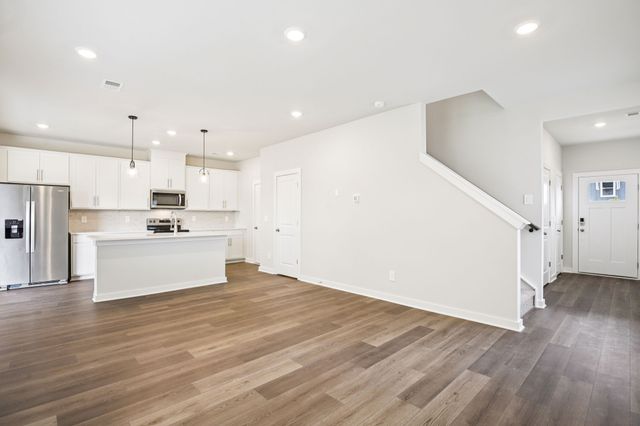 1763 Flora Grv, Hermitage, TN 37076