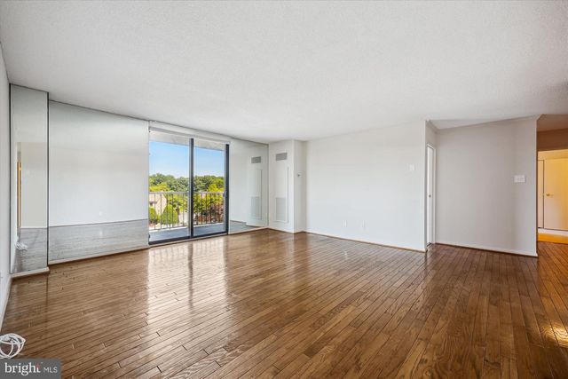 7420 WESTLAKE TER #304, Bethesda, MD 20817