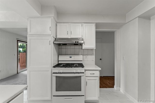 2118 E Rutgers Drive, Troy, MI 48085