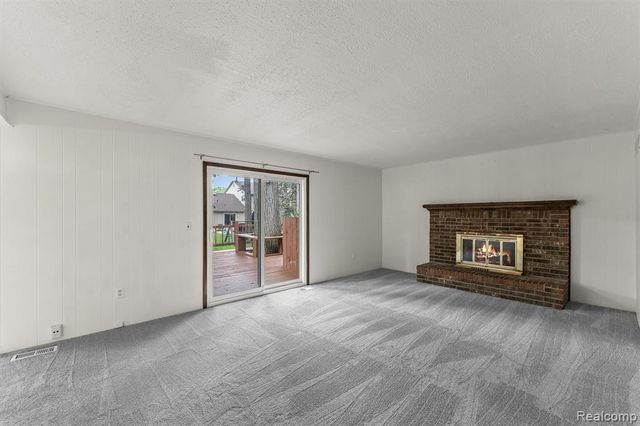 2118 E Rutgers Drive, Troy, MI 48085