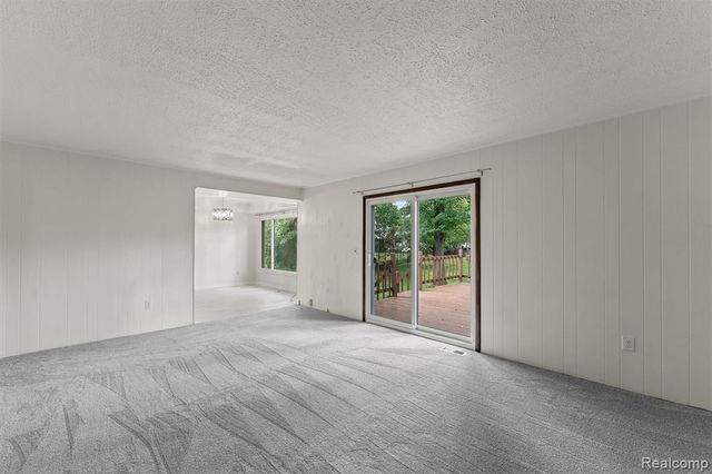 2118 E Rutgers Drive, Troy, MI 48085