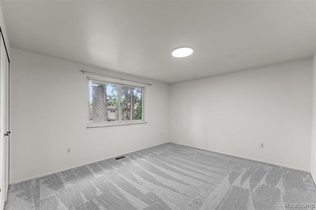 2118 E Rutgers Drive, Troy, MI 48085
