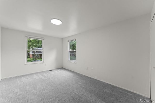 2118 E Rutgers Drive, Troy, MI 48085