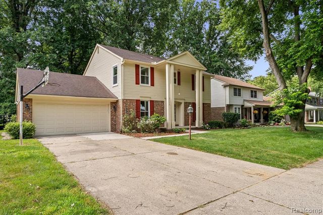 2118 E Rutgers Drive, Troy, MI 48085