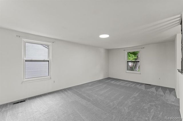 2118 E Rutgers Drive, Troy, MI 48085