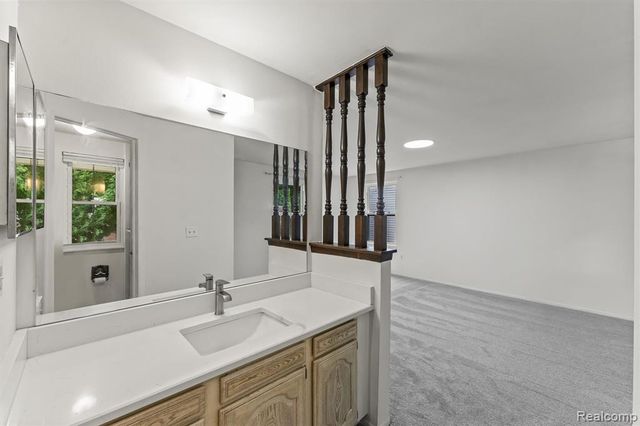 2118 E Rutgers Drive, Troy, MI 48085
