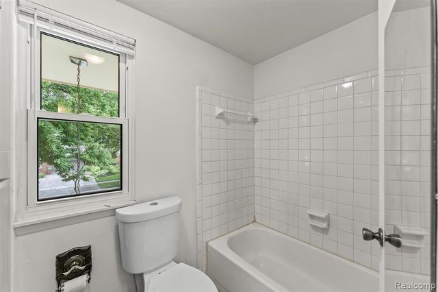 2118 E Rutgers Drive, Troy, MI 48085