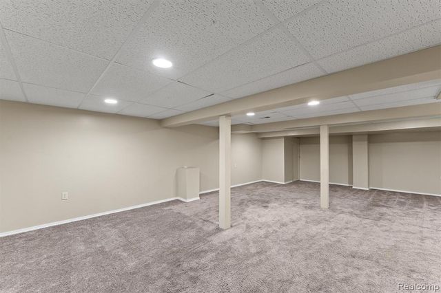 2118 E Rutgers Drive, Troy, MI 48085
