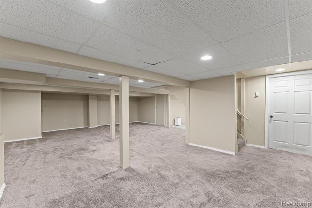 2118 E Rutgers Drive, Troy, MI 48085