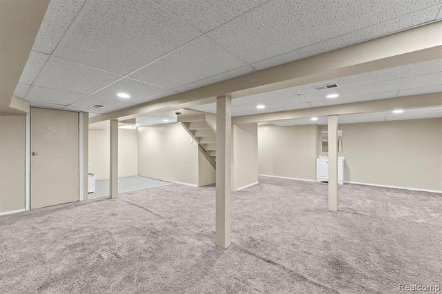 2118 E Rutgers Drive, Troy, MI 48085
